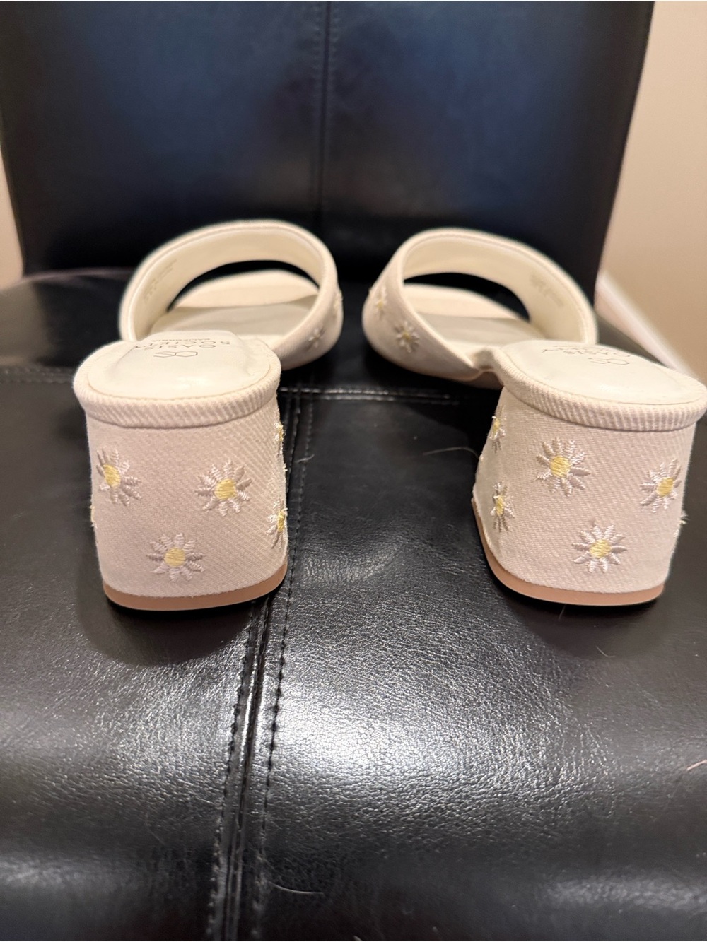 Oasis Society Cream Embroidered Slide Sandals 8.5 NWOT - Picture 4 of 8